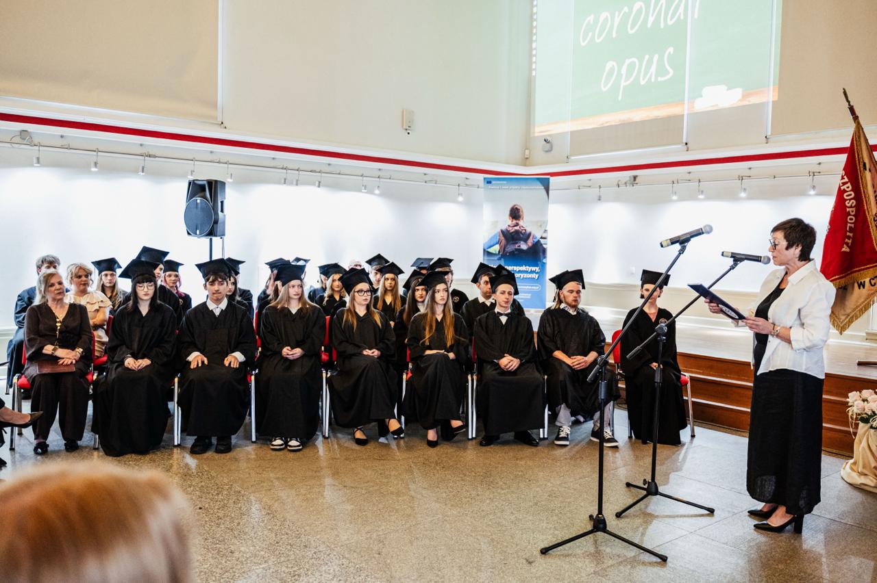 Uroczystość pożegnania absolwentów 